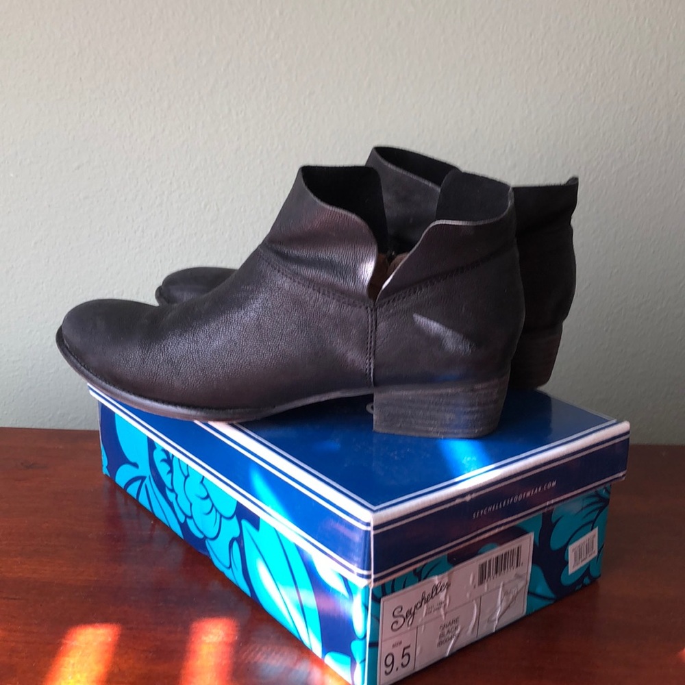 Seychelles black snare ankle bootie